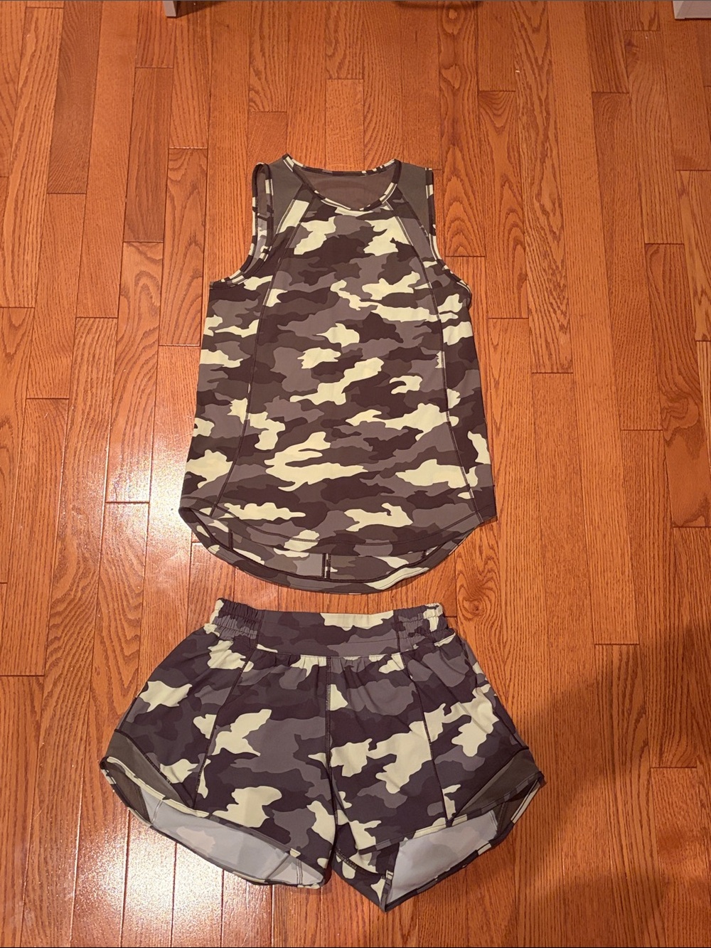 Lululemon Camo 2-Piece Set: Hotty Hot Shorts & Tank Top Size 6